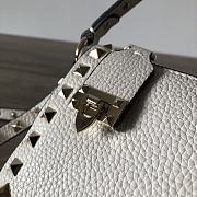 Valentino Garavani Small Rockstud Shoulder Bag White Size 19 x 13 x 7 cm - 5