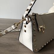 Valentino Garavani Small Rockstud Shoulder Bag White Size 19 x 13 x 7 cm - 2