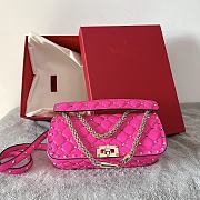 Valentino Garavani Rockstud Spike Quilted Leather Shoulder Bag Pink Size 24 x 11 x 7 cm - 1