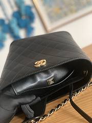 Chanel Black Bucket Bag Size 20 x 21 x 13 cm - 4
