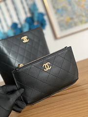 Chanel Black Bucket Bag Size 20 x 21 x 13 cm - 2