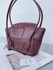 Botega Venata Arco Handbag Small Red Wine Size 22 x 18 x 9 cm - 5