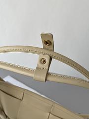 Botega Venata Arco Handbag Small Beige Size 22 x 18 x 9 cm - 5