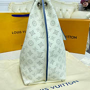Louis Vuitton Carmel Mahina in White & Blue Size 35.5 x 16.5 x 39 cm - 5