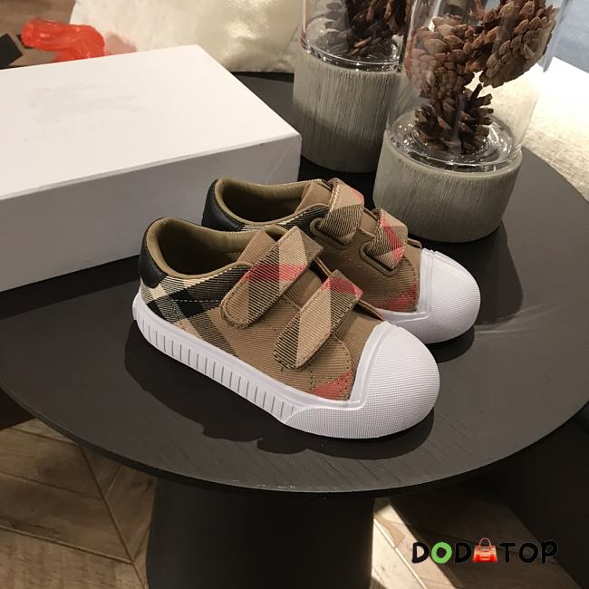 Burberry Children's Shoes 01 - 1