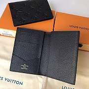 Louis Vuitton LV Passport Holder Size 10 x 14 x 2.5 cm - 4