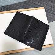 Louis Vuitton LV Passport Holder Size 10 x 14 x 2.5 cm - 2