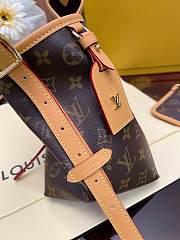 Louis Vuitton Small CarryAll in Monogram Size 29 x 24 x 12 cm - 2