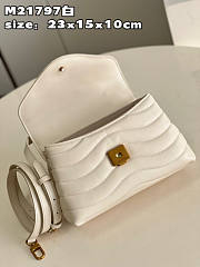 Louis Vuitton Hold Me White Size 23 x 15 x 10 cm - 6