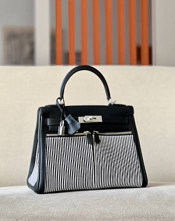 Hermes Kelly Lakis 28 Handbag Swift Size 28 x 22 x 10 cm