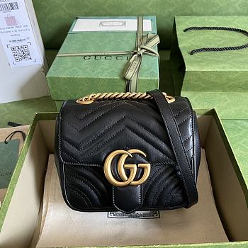 Gucci GG Marmont Black Size 18 x 13.5 x 8 cm