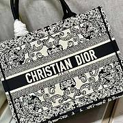 Dior Medium Dior Book Tote White and Black Dior Bandana Embroidery Size 36 x 27.5 x 16.5 cm - 2