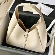Givenchy Medium G-Hobo Bag in Smooth Leather Beige Size 31 x 43 x 15 cm - 4