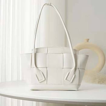 Bottega Veneta Arco Small Intreccio Leather Top Handle Bag White Size 21 x 33 x 6 cm
