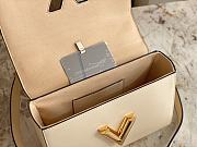 Louis Vuitton Twist Medium Handbag M59402 White Size 23 × 17 × 9.5cm - 4
