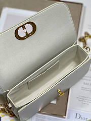 Dior 30 Montaigne Avenue Bag White Size 22.5 x 12.5 x 6.5 cm - 2