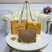 Louis Vuitton Coussin PM M59277 Size 26 x 20 x 12 cm - 1