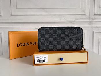 Louis Vuitton LV Zipper Bag Black M61723 Size 19 x 10 x 4 cm