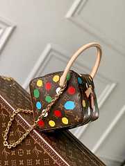 Louis Vuitton LV X YK Square Handbag Size 16 x 16 x 16 cm - 4