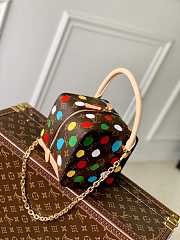 Louis Vuitton LV X YK Square Handbag Size 16 x 16 x 16 cm - 3