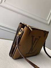 Louis Vuitton LV Double Zip Pochette M69203 Size 20 x 12.5 x 3 cm - 4