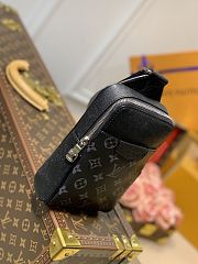 Louis Vuitton Outdoor Slingbag M30741 Size 21 x 13 x 5 cm - 6