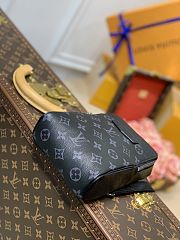 Louis Vuitton Outdoor Slingbag M30741 Size 21 x 13 x 5 cm - 5