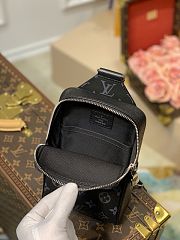Louis Vuitton Outdoor Slingbag M30741 Size 21 x 13 x 5 cm - 3