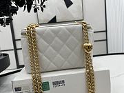Chanel Vanity Heart Bag White Size 17 x 9.5 x 8 cm - 5