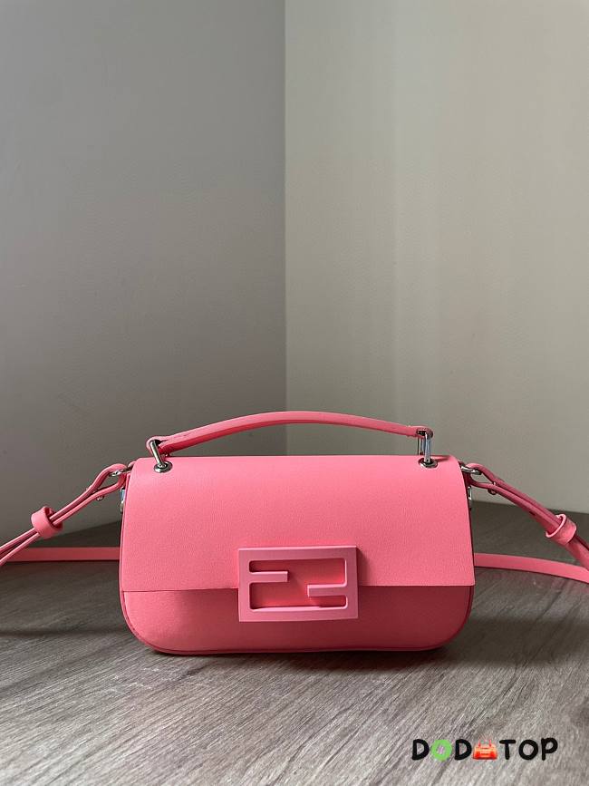 Fendi Baguette Phone Pouch Pink Patent Size 19 x 14 x 4 cm - 1