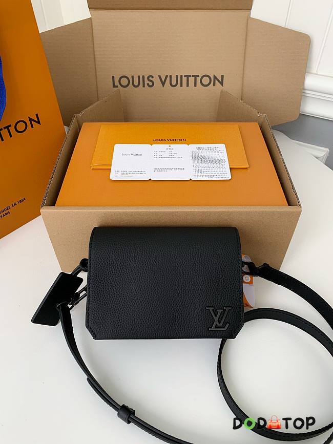 Louis Vuitton LV M82085 Fastline Wearable Wallet Black Size 17.3 x 12 x 7 cm - 1
