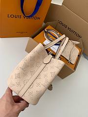 Louis Vuitton LV Blossom PM M21909 Cream Size 20 x 20 x 12.5 cm - 5