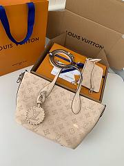 Louis Vuitton LV Blossom PM M21909 Cream Size 20 x 20 x 12.5 cm - 4