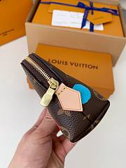 Louis Vuitton M81895 LV x YK Cosmetic Pouch Size 17 x 12 x 6 cm - 2