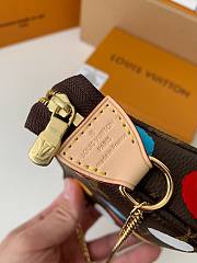  Louis Vuitton x Yayoi Kusama Mini Pochette Accessoires Size 15.5 x 10.5 x 4 cm - 4