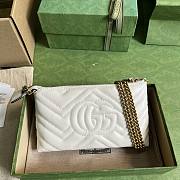 Gucci White GG Marmont Matelassé Mini Chain Bag Size 22 x 13 x 3.5 cm - 2