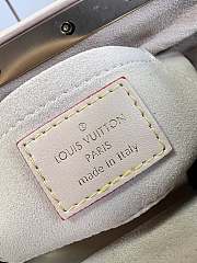 Louis Vuitton M46544 Monogram Clutch Size 28 x 14 x 10 cm - 5