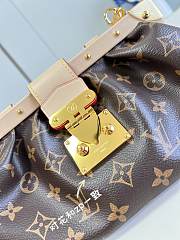 Louis Vuitton M46544 Monogram Clutch Size 28 x 14 x 10 cm - 2