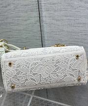 Dior Medium Lady D-Lite Bag White Size 24 x 20 x 11 cm - 5