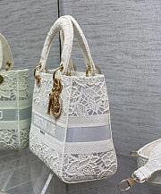 Dior Medium Lady D-Lite Bag White Size 24 x 20 x 11 cm - 4