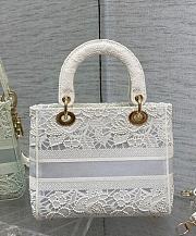 Dior Medium Lady D-Lite Bag White Size 24 x 20 x 11 cm - 2