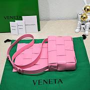 Bottega Veneta Cassette Crossbody Bag Pink Size 23 x 15 x 5.5 cm - 6
