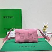 Bottega Veneta Cassette Crossbody Bag Pink Size 23 x 15 x 5.5 cm - 4