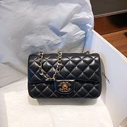 Chanel Flap Bag Lambskin Black Size 20 x 6.5 x 12 cm - 1