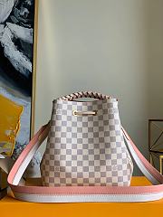 Louis Vuitton NeoNoe MM Bag Size 26 x 26 x 17.5 cm - 2