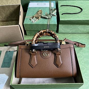 Gucci Diana Small Bamboo Shoulder Bag Brown Size 27 x 15.5 x 11 cm