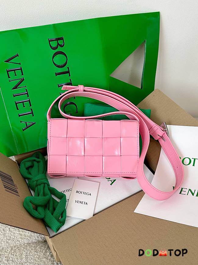  Bottega Veneta Cassette Shoulder Bag Pink Size 17.5 × 10.5 × 3.5 cm - 1