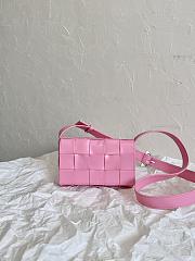  Bottega Veneta Cassette Shoulder Bag Pink Size 17.5 × 10.5 × 3.5 cm - 5