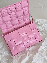  Bottega Veneta Cassette Shoulder Bag Pink Size 17.5 × 10.5 × 3.5 cm - 4
