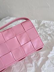  Bottega Veneta Cassette Shoulder Bag Pink Size 17.5 × 10.5 × 3.5 cm - 2